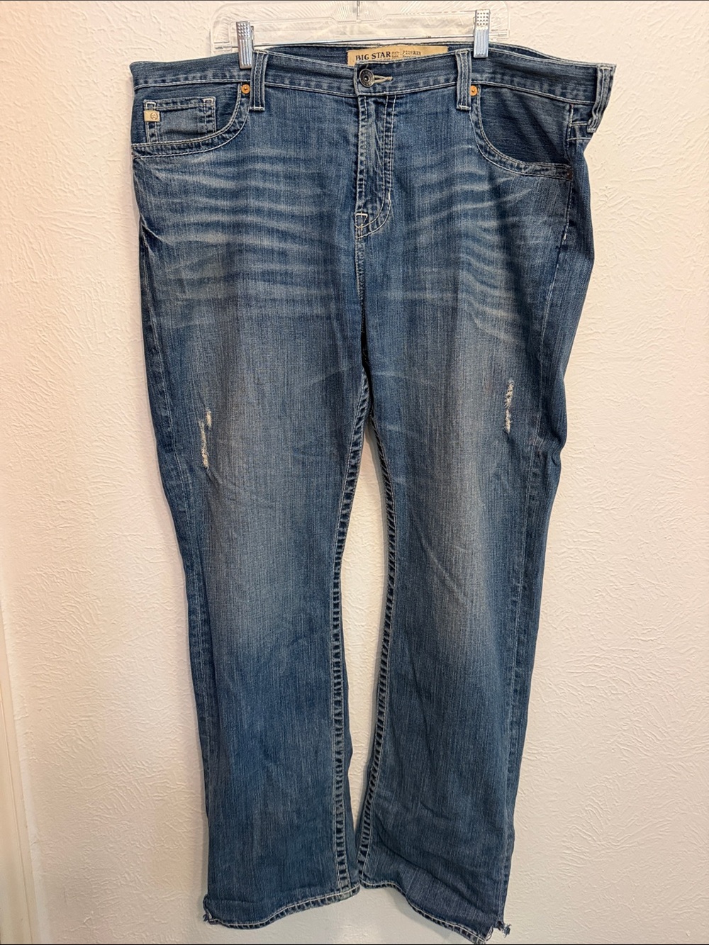 🤗🤗🤗BOGOHO🤗🤗🤗Big Star Men's Medium Blue Jeans with Light Fading-42L